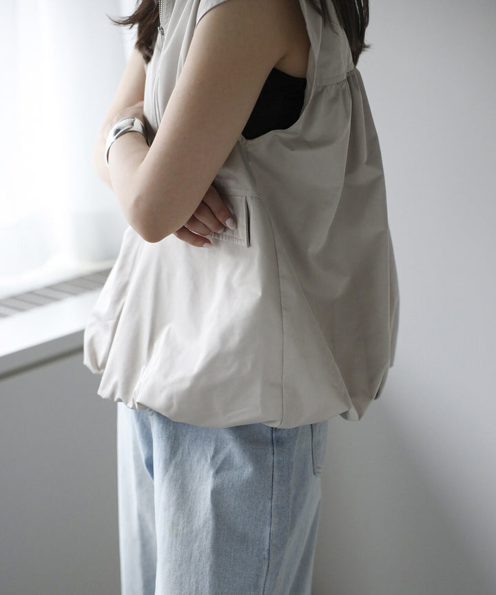 【TOPWHOLE】蓬鬆氣球剪裁拉鍊背心 Japan E-Shop