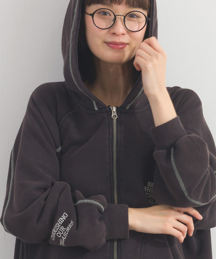 【iriey】撞色縫線刺繡 厚刷毛 拉鍊連帽外套 Japan E-Shop